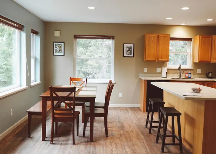 Lakeshore Lodging Apartment F